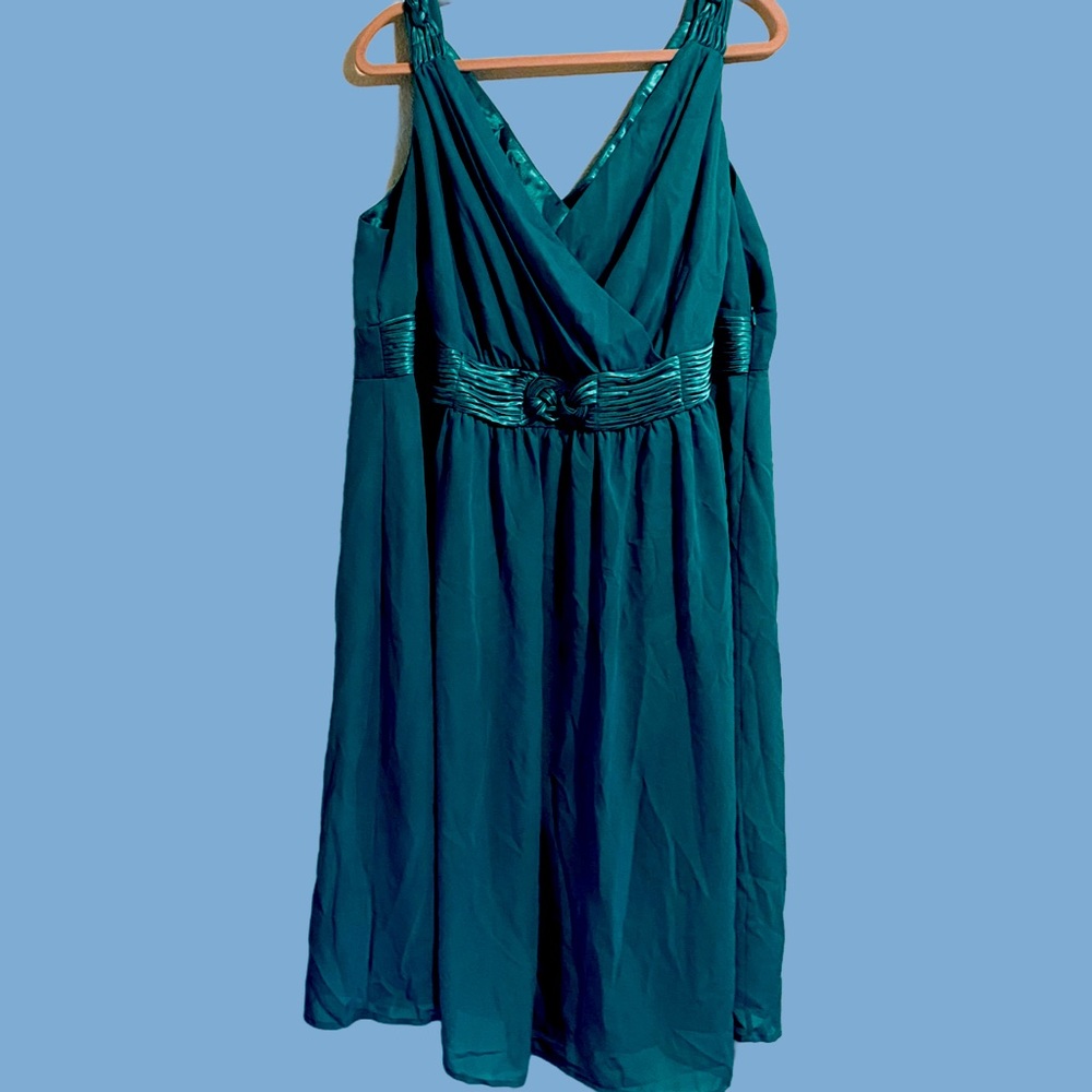 Beautiful flowing teal midi dress.